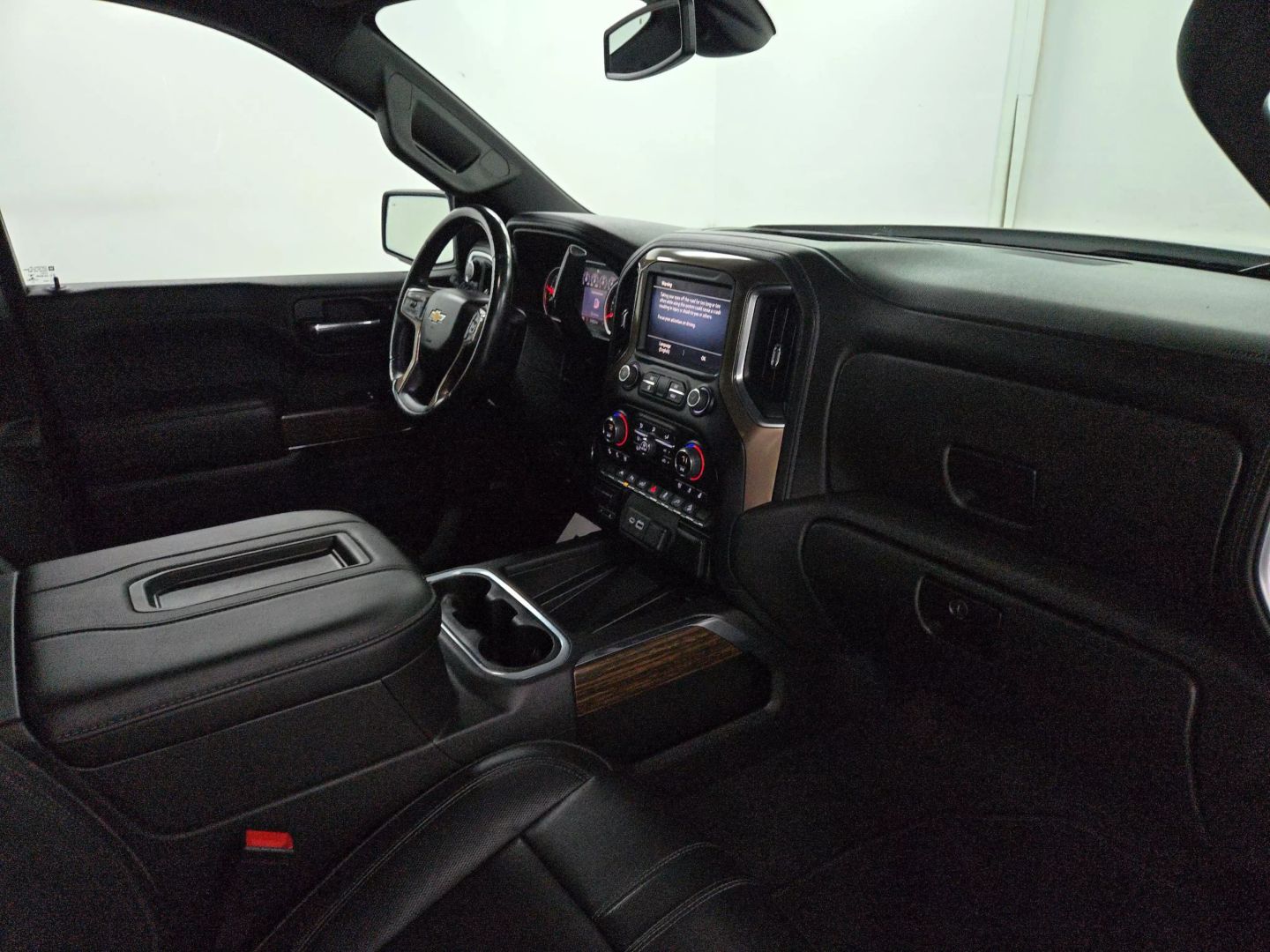 2022 Chevrolet Silverado 1500 Limited Crew Cab - Image 30