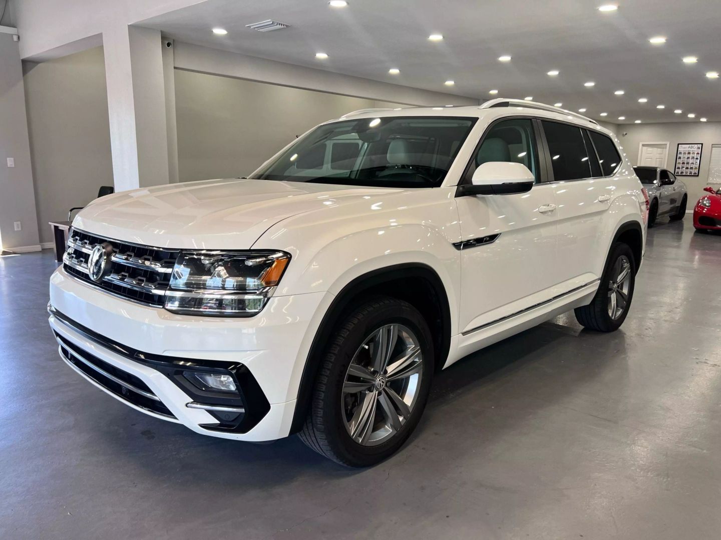 2019 Volkswagen Atlas Sel R-line Sport Utility 4d - Image 3