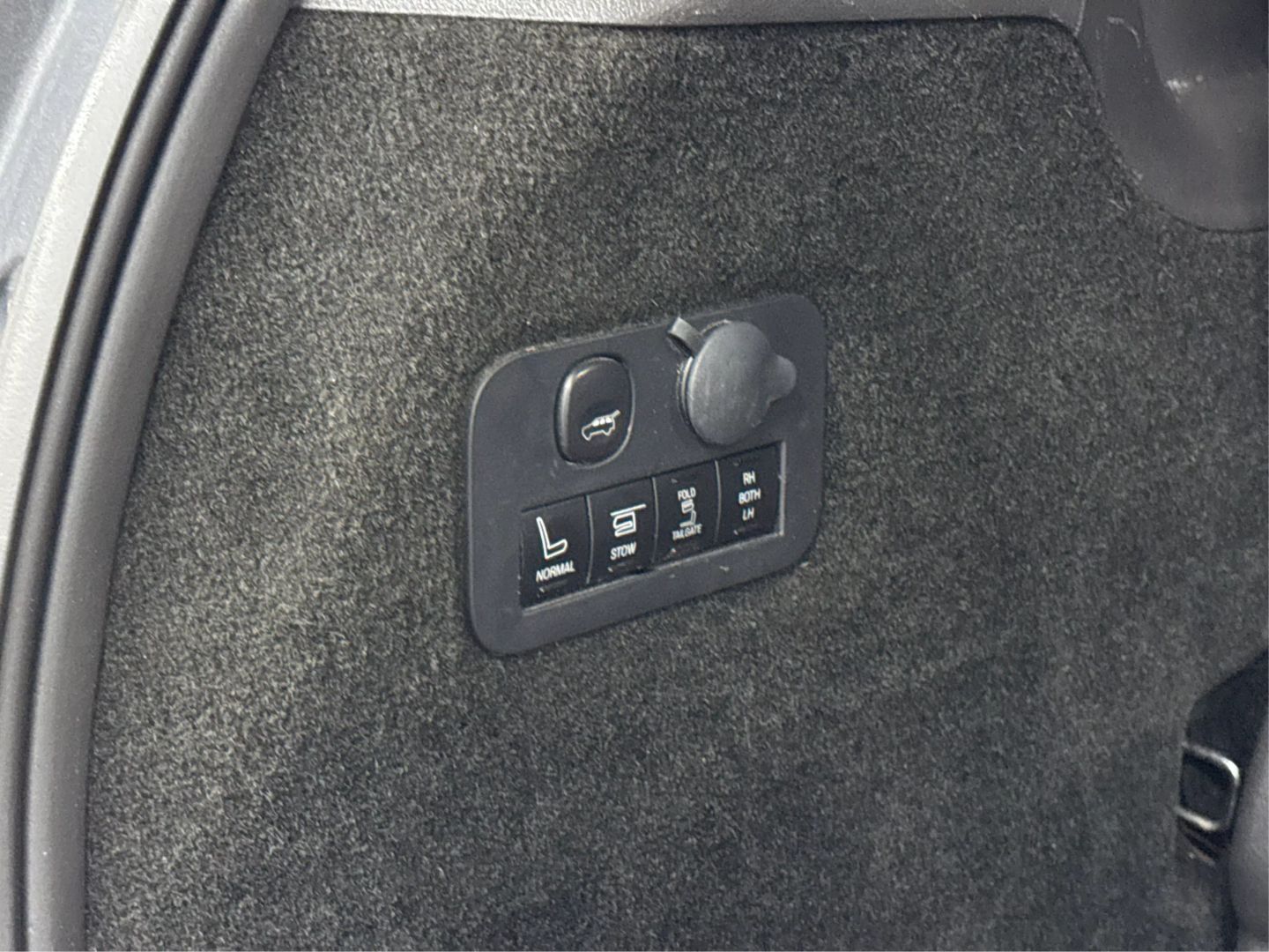 2017 Lincoln Mkt - Image 20