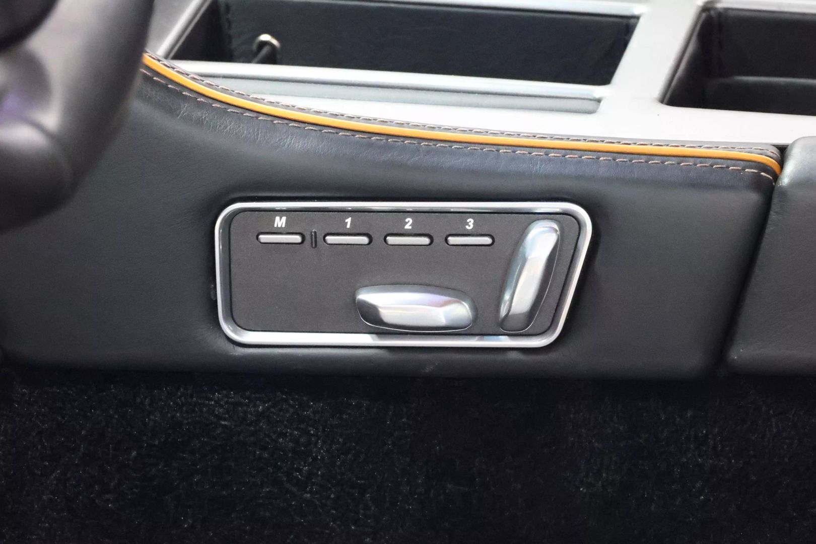 2012 Aston Martin Virage - Image 14
