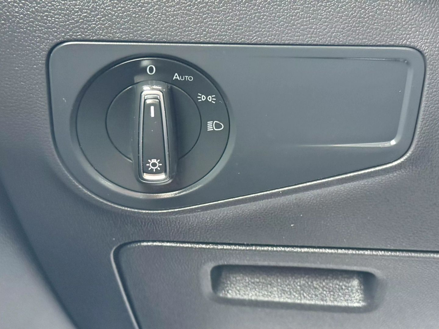 2021 Volkswagen Tiguan - Image 44