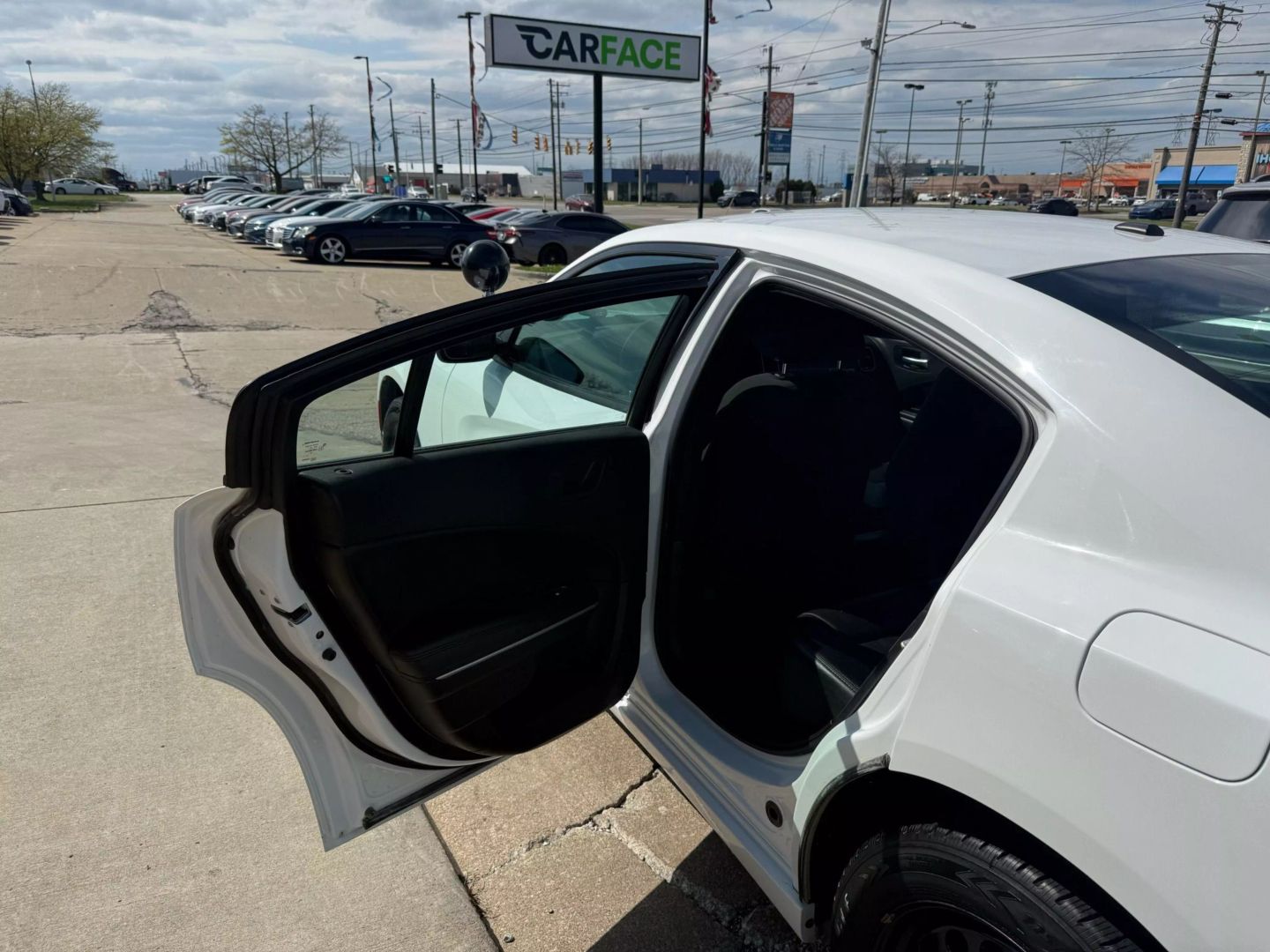 2019 Dodge Charger - Image 18
