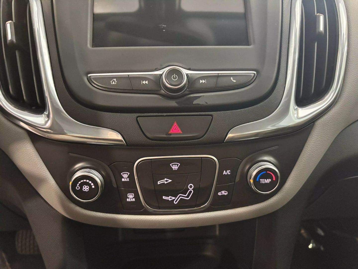 2019 Chevrolet Equinox Ls Sport Utility 4d - Image 13