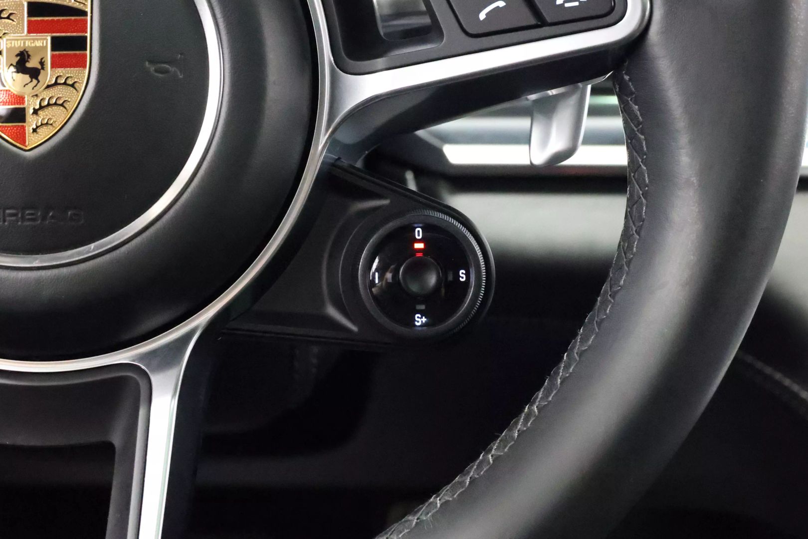 2017 Porsche Panamera - Image 30