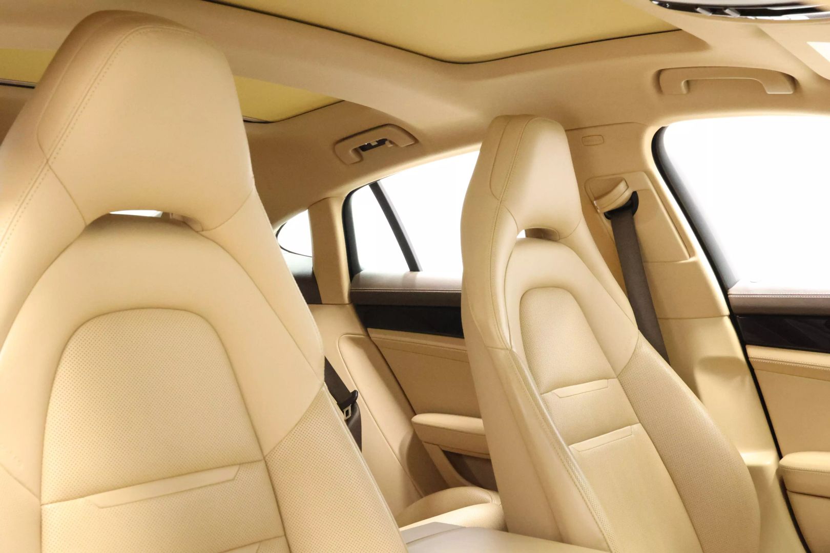 2017 Porsche Panamera - Image 91