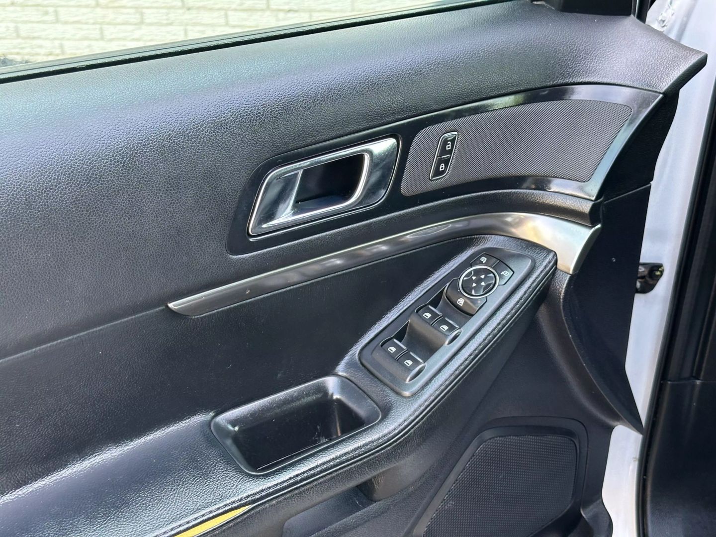 2019 Ford Explorer - Image 12