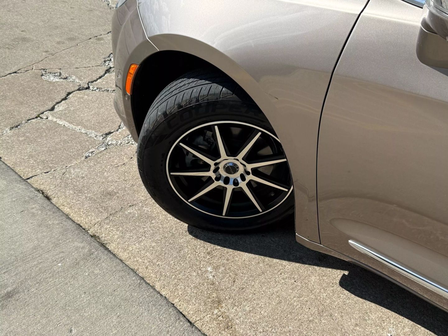 2017 Chrysler Pacifica - Image 61