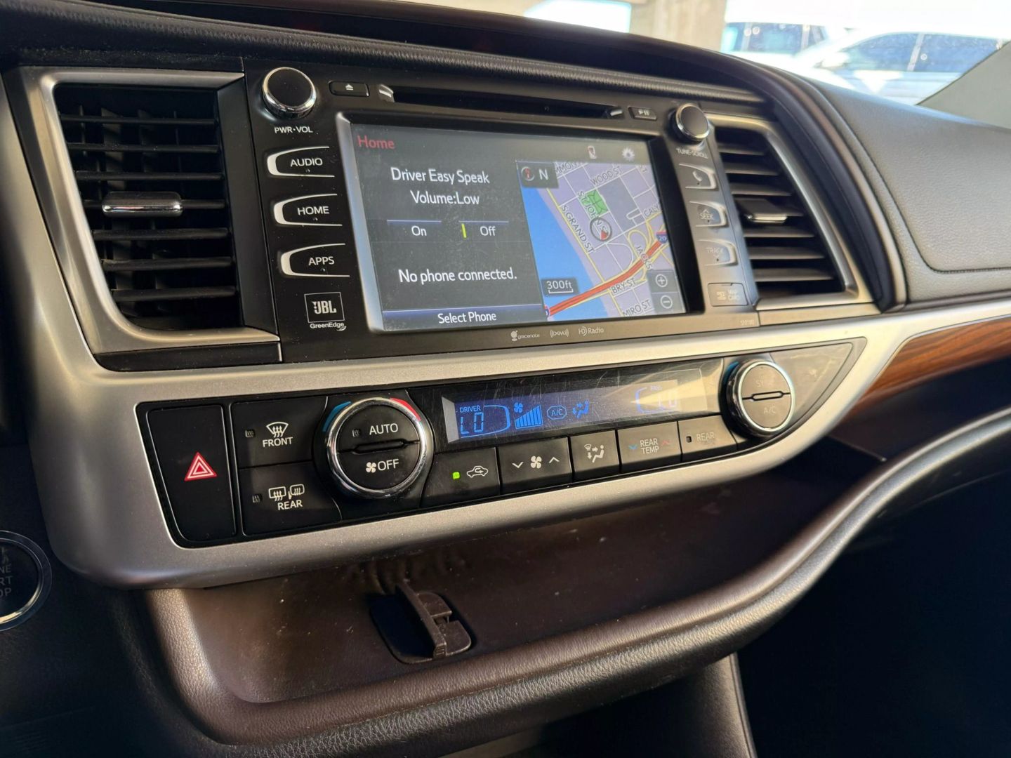 2018 Toyota Highlander - Image 30