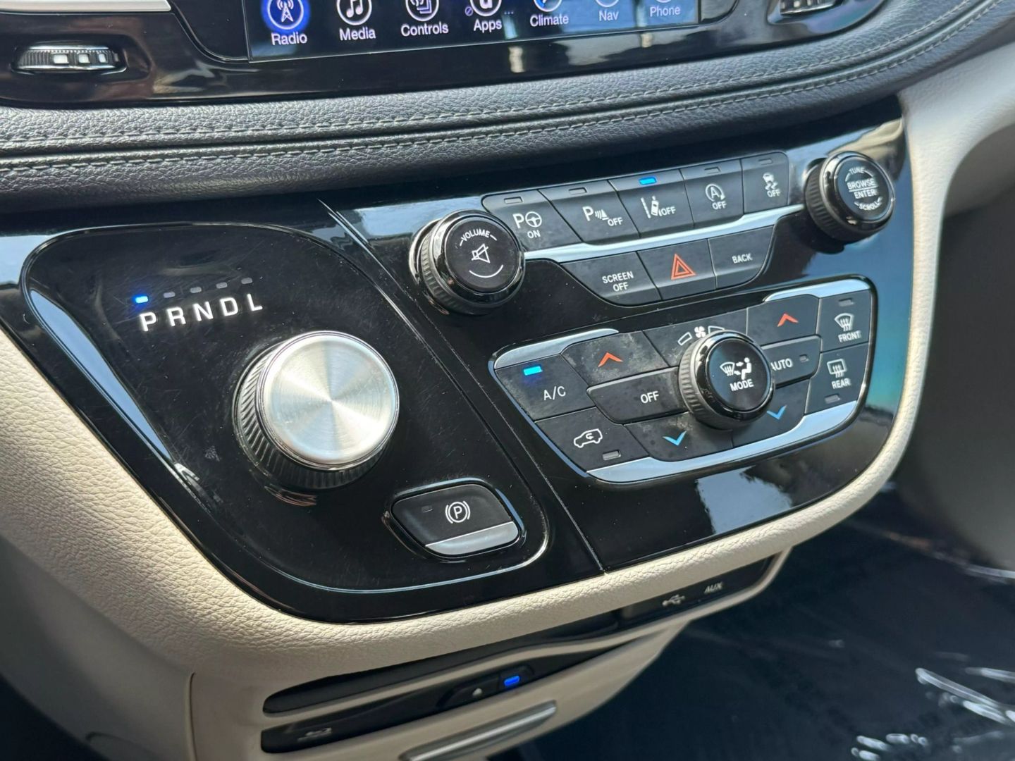 2017 Chrysler Pacifica - Image 53