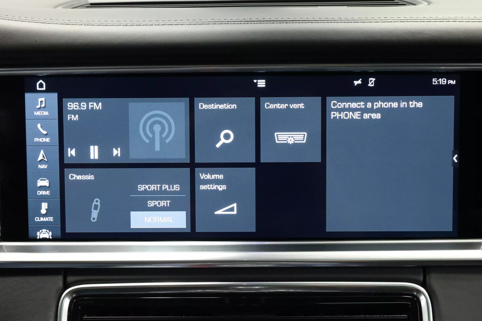 2017 Porsche Panamera - Image 33