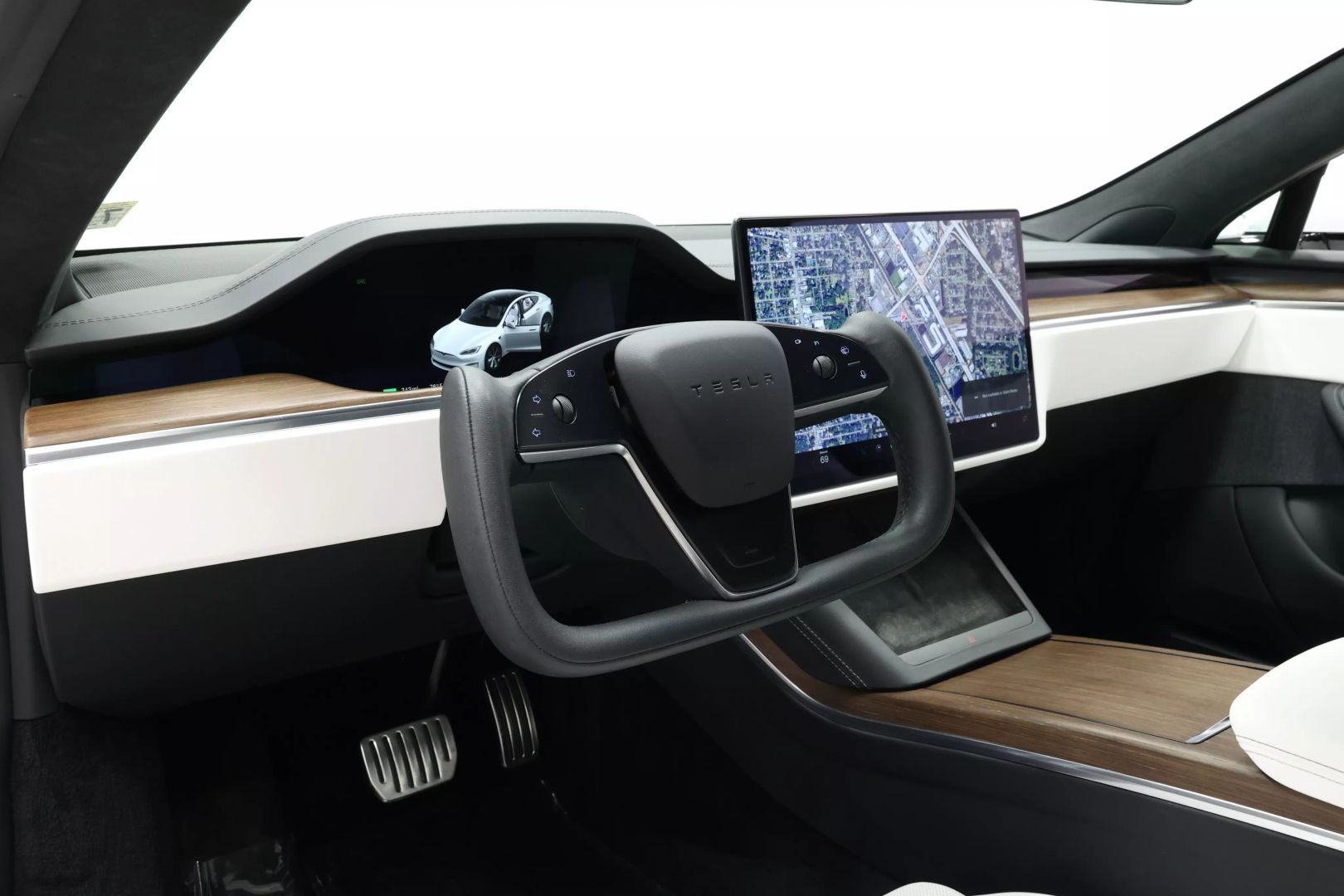 2022 Tesla Model S - Image 2