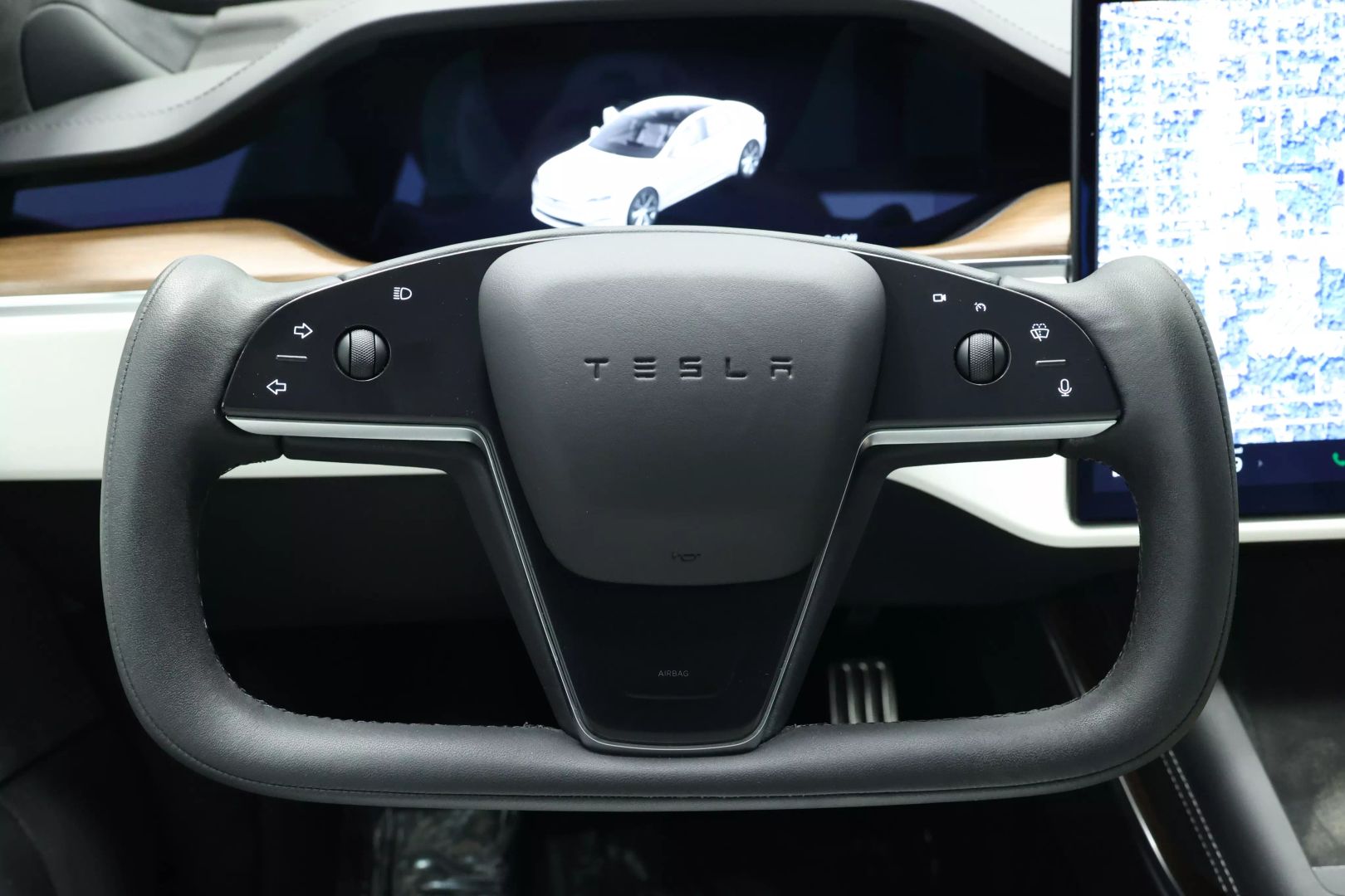 2022 Tesla Model S - Image 18