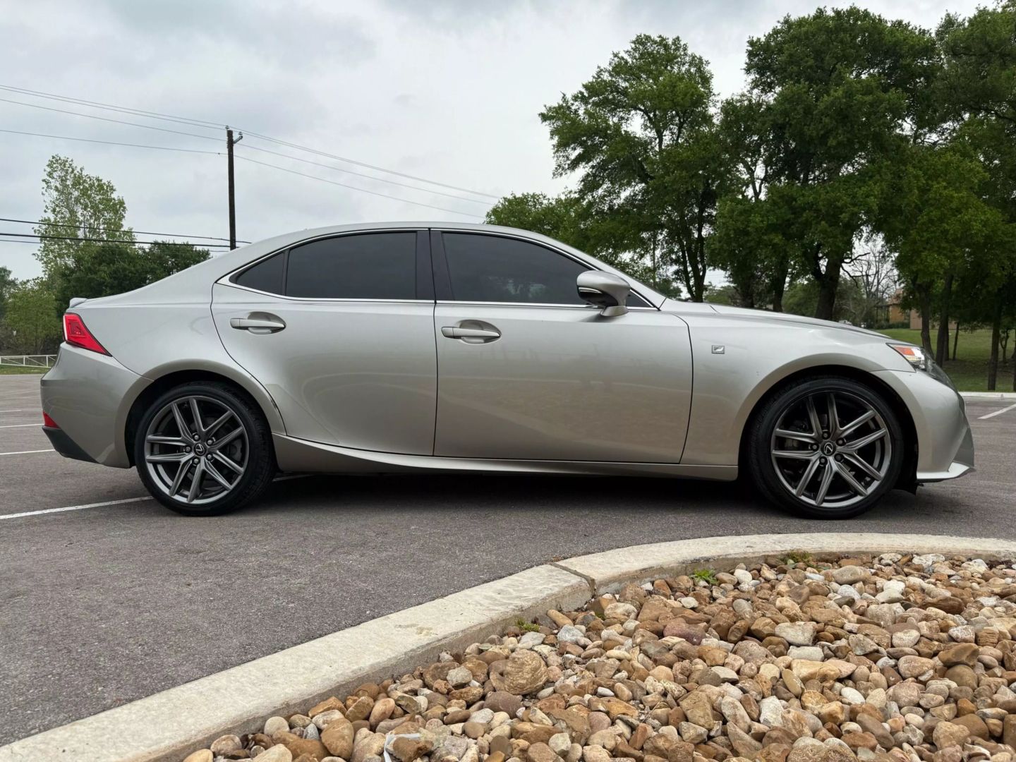 2015 Lexus Is - Image 40