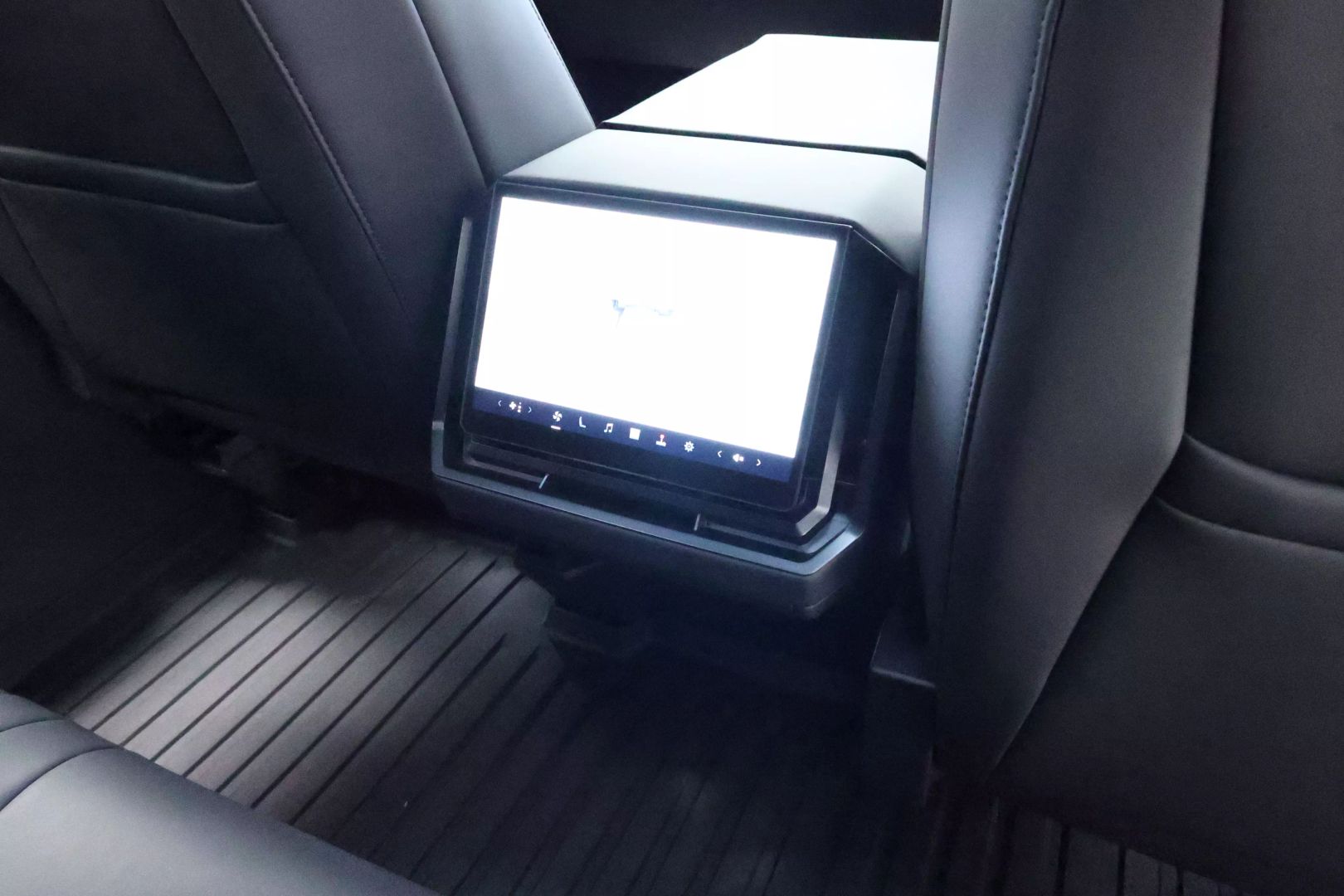 2024 Tesla Cybertruck - Image 102