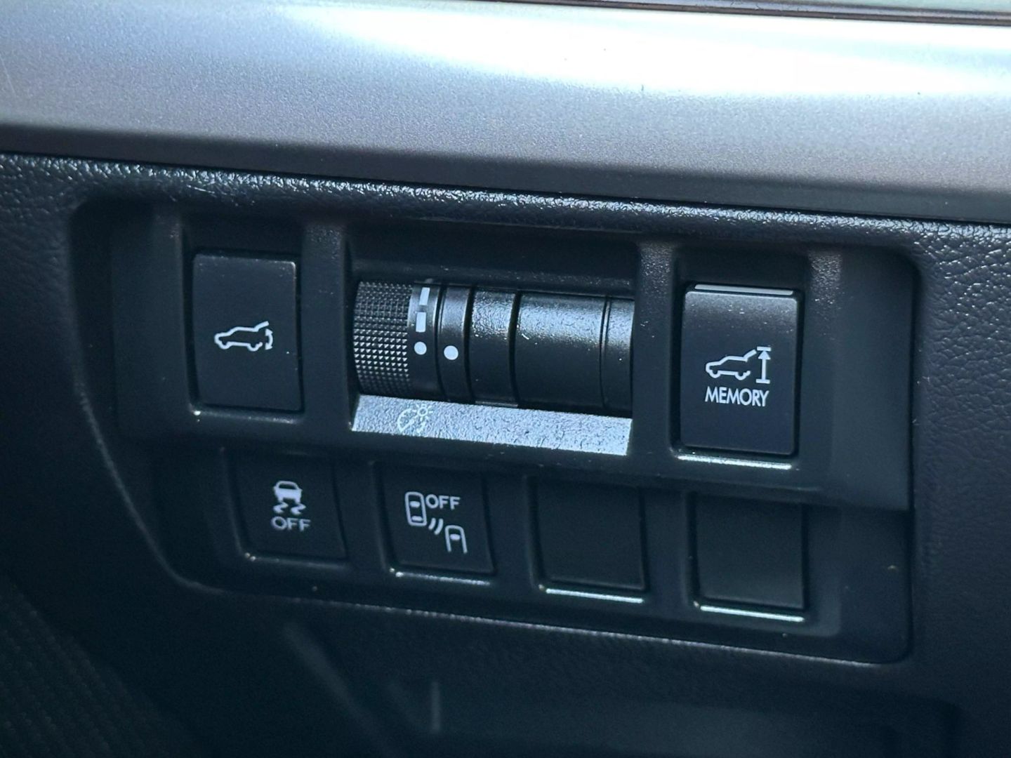 2015 Subaru Outback - Image 33