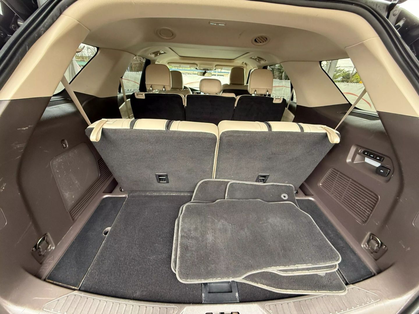 2020 Ford Explorer - Image 21