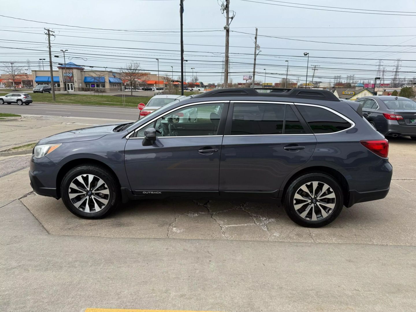 2017 Subaru Outback - Image 6