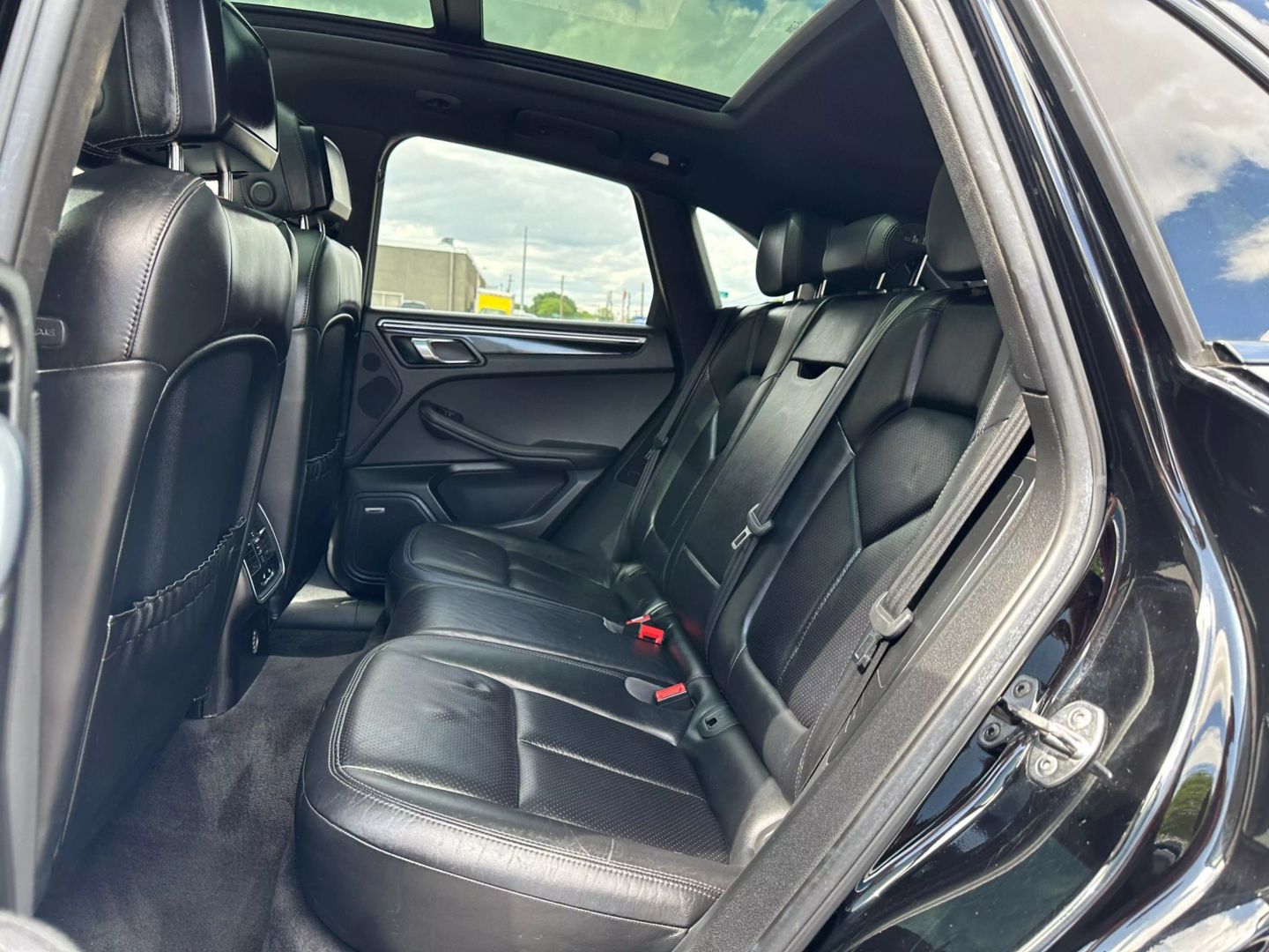 2017 Porsche Macan - Image 17
