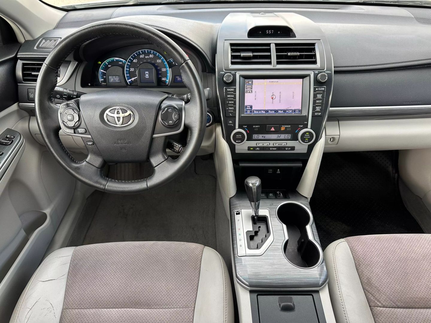 2012 Toyota Camry - Image 25