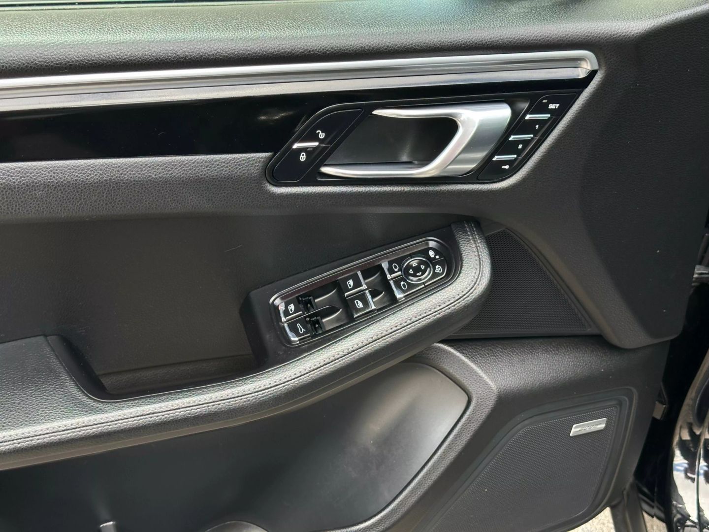 2017 Porsche Macan - Image 12