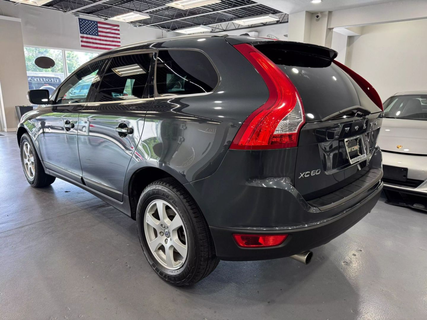 2012 Volvo Xc60 3.2 Sport Utility 4d - Image 5