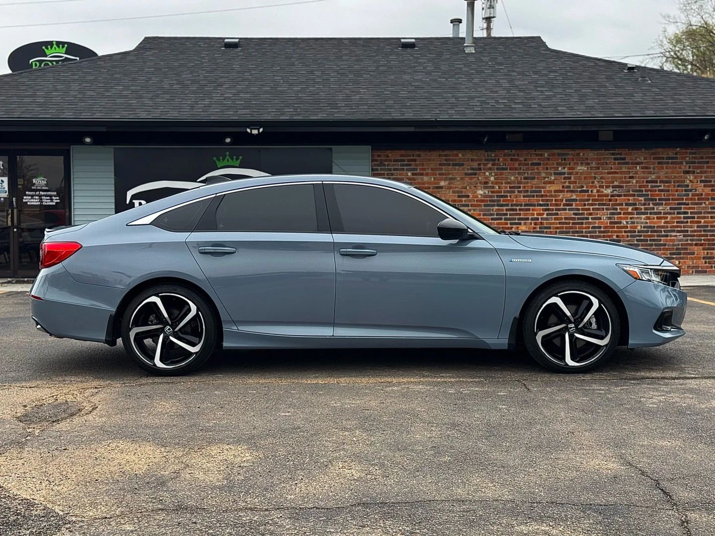 2022 Honda Accord Hybrid - Image 12