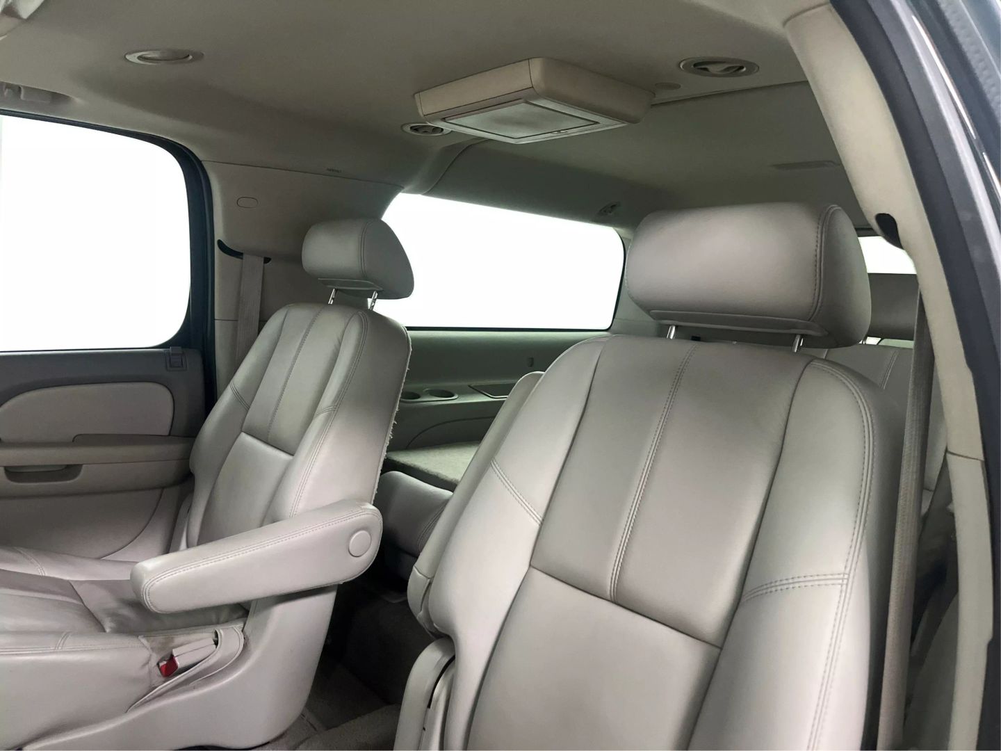 2009 Chevrolet Suburban 1500 - Image 15