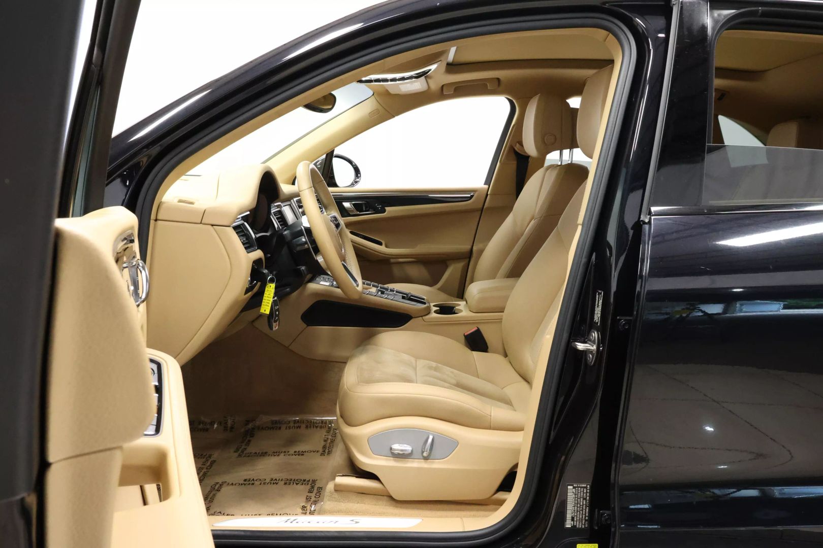 2016 Porsche Macan - Image 12