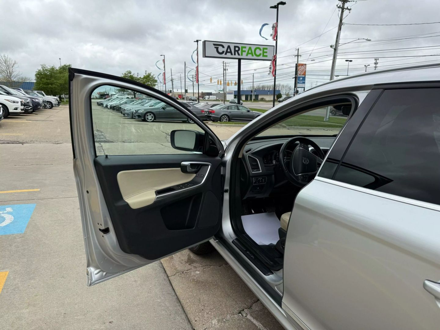 2017 Volvo Xc60 - Image 17