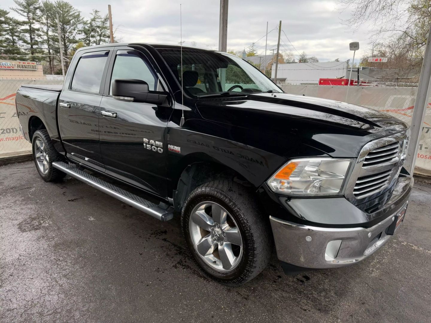 2017 Ram 1500 Crew Cab - Image 7