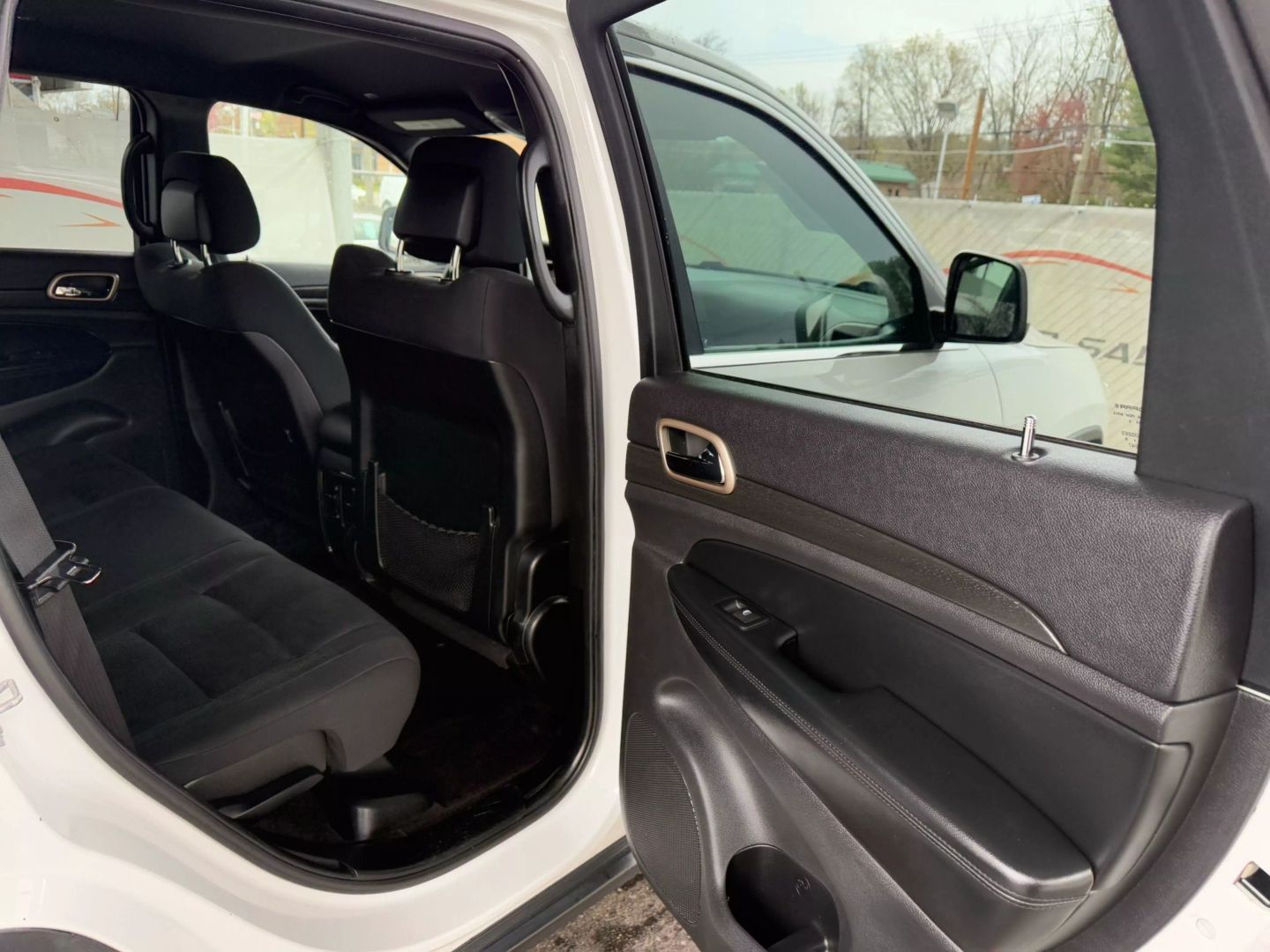 2017 Jeep Grand Cherokee - Image 21