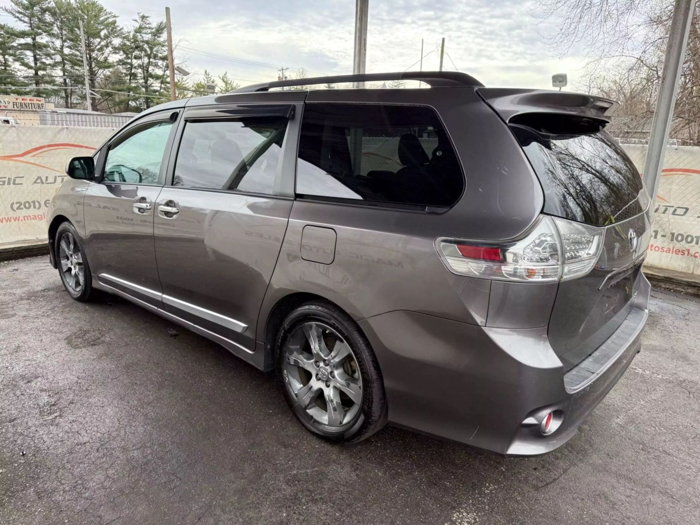 2013 Toyota Sienna - Image 13
