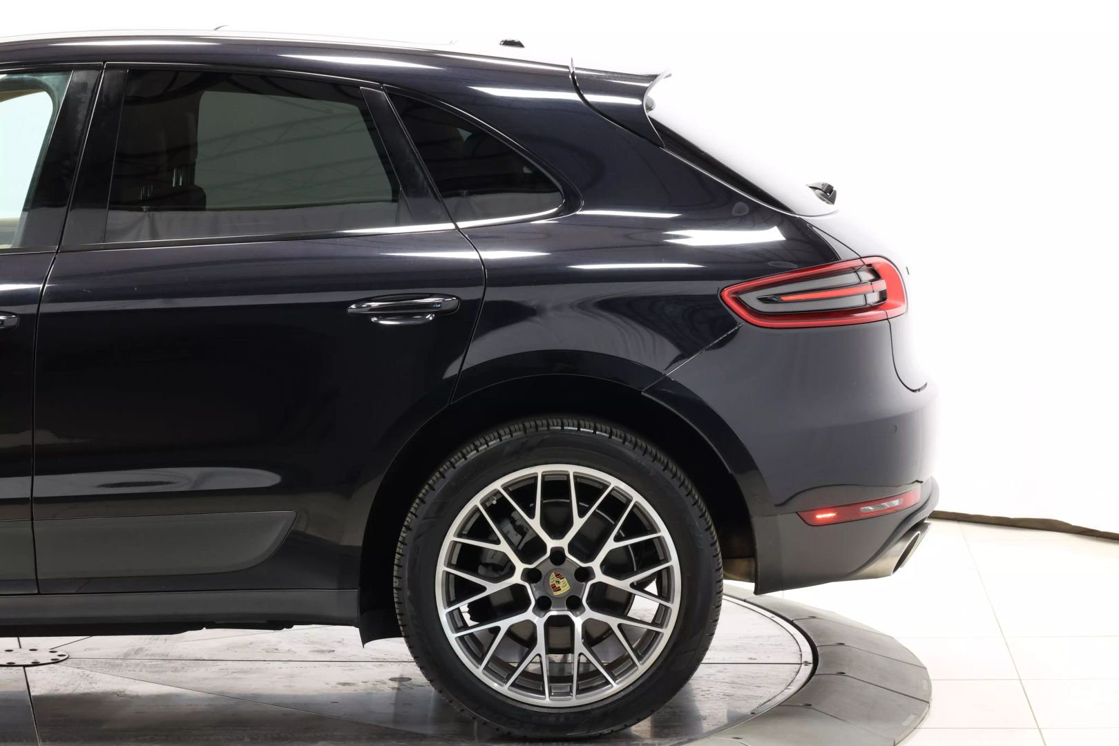 2016 Porsche Macan - Image 8