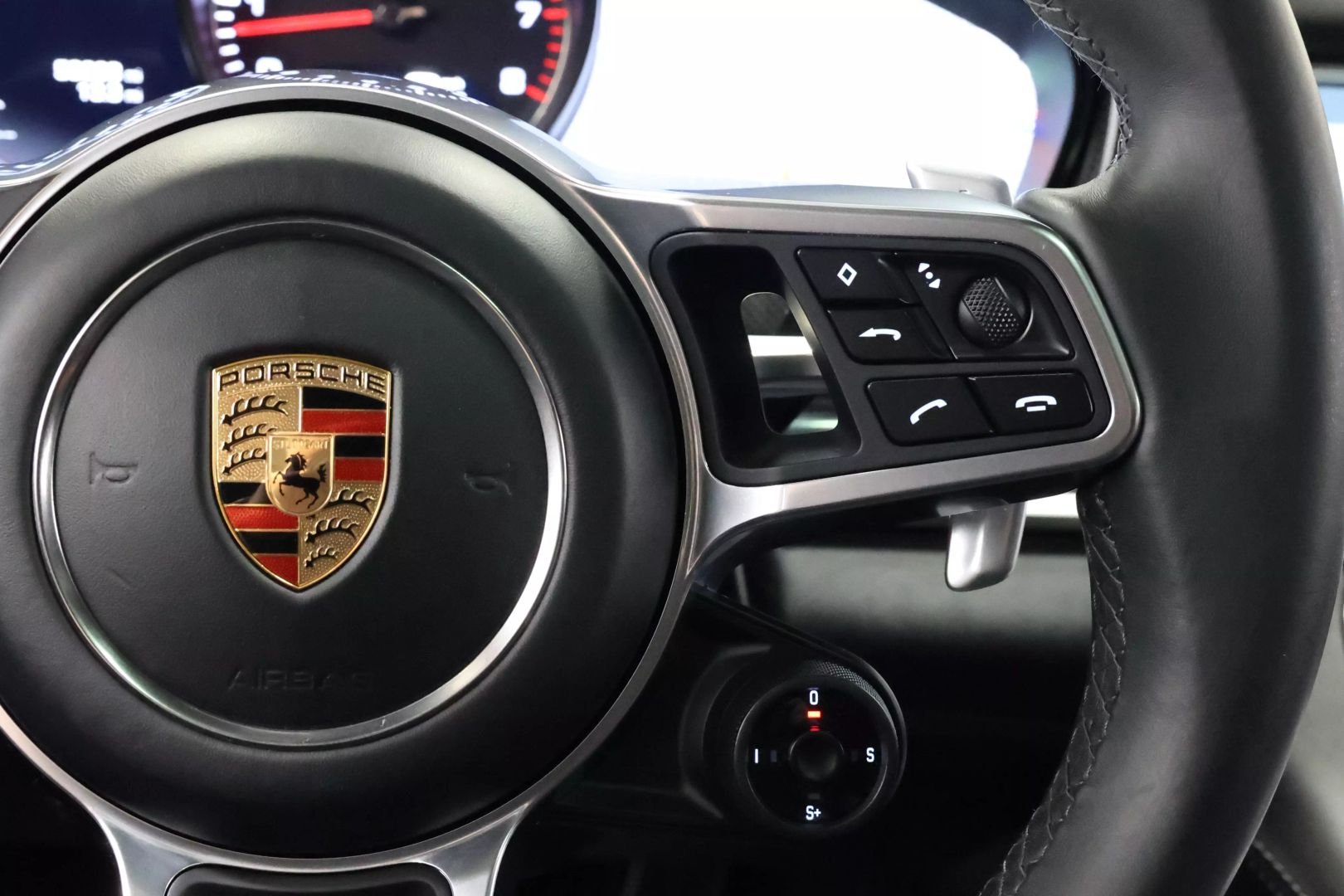 2017 Porsche Panamera - Image 27