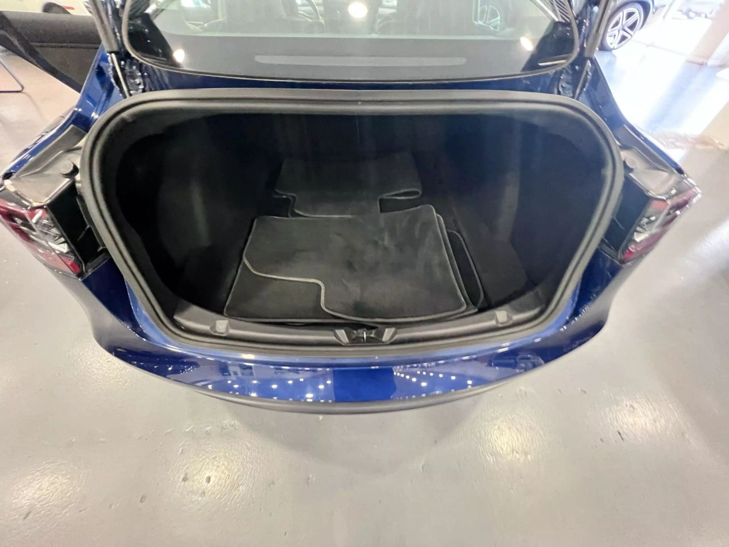 2018 Tesla Model 3 Mid Range Sedan 4d - Image 22