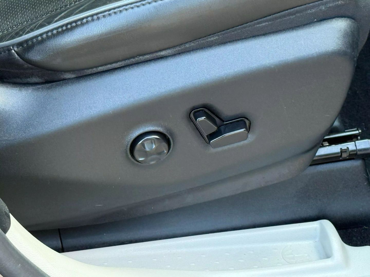 2017 Chrysler Pacifica - Image 32