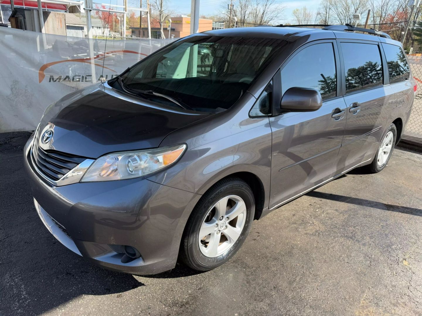 2013 Toyota Sienna - Image 8