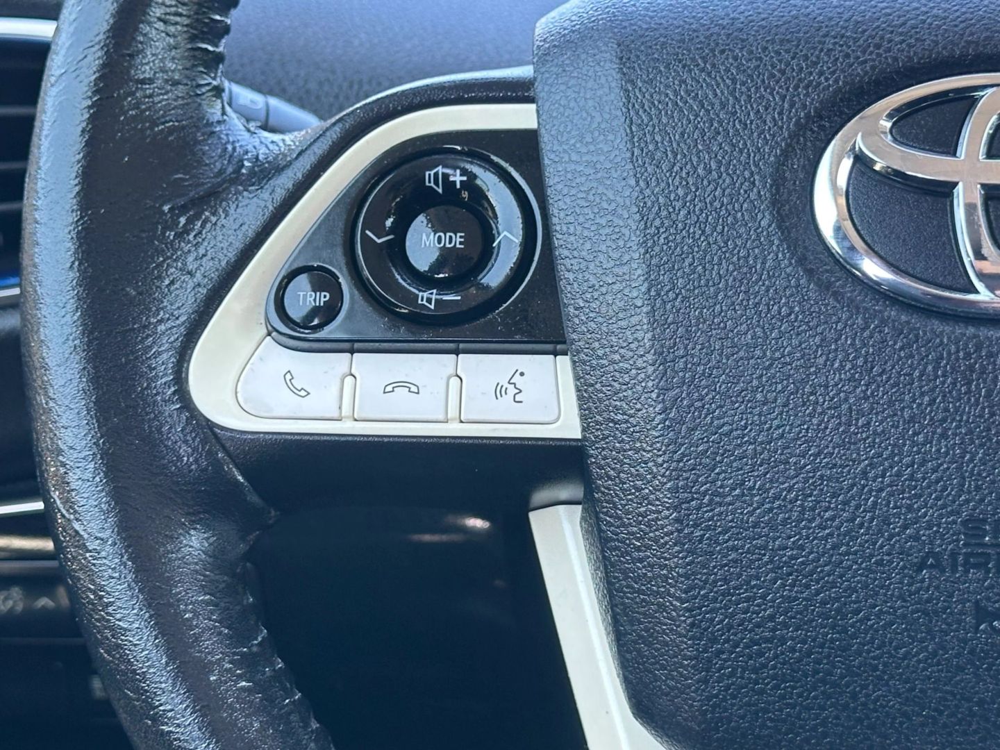 2016 Toyota Prius - Image 28