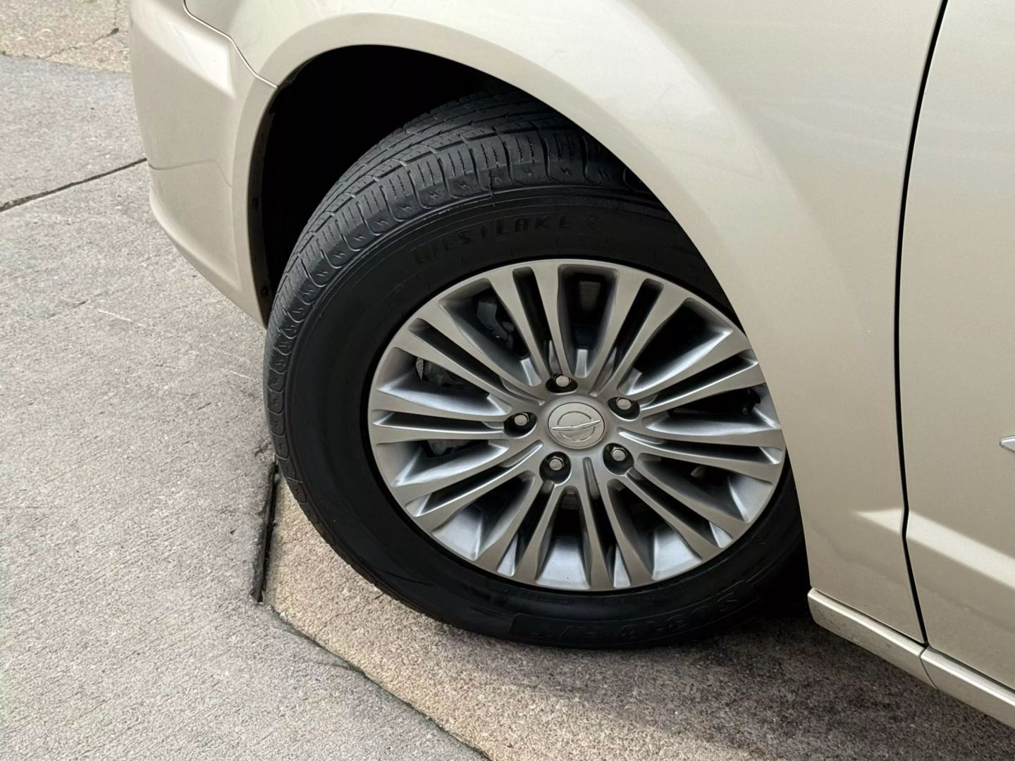 2016 Chrysler Town & Country - Image 54