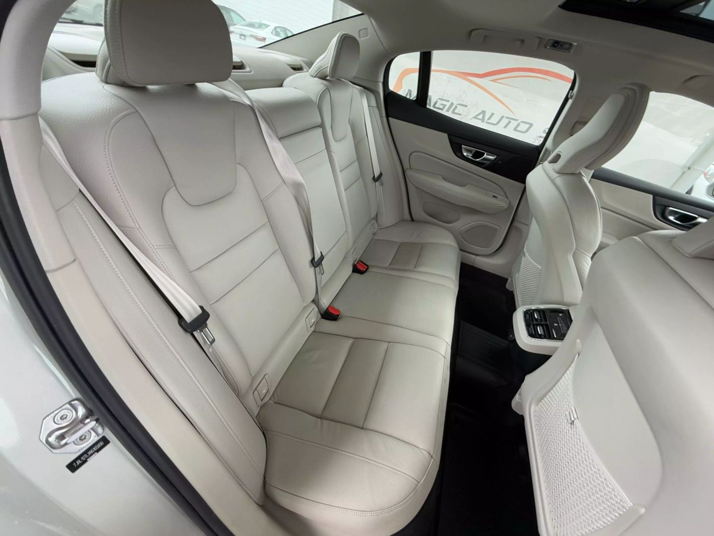 2022 Volvo S60 - Image 23
