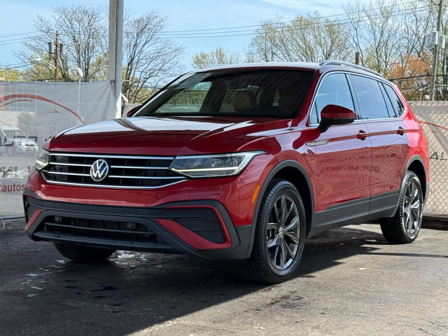 2022 Volkswagen Tiguan - Image 3