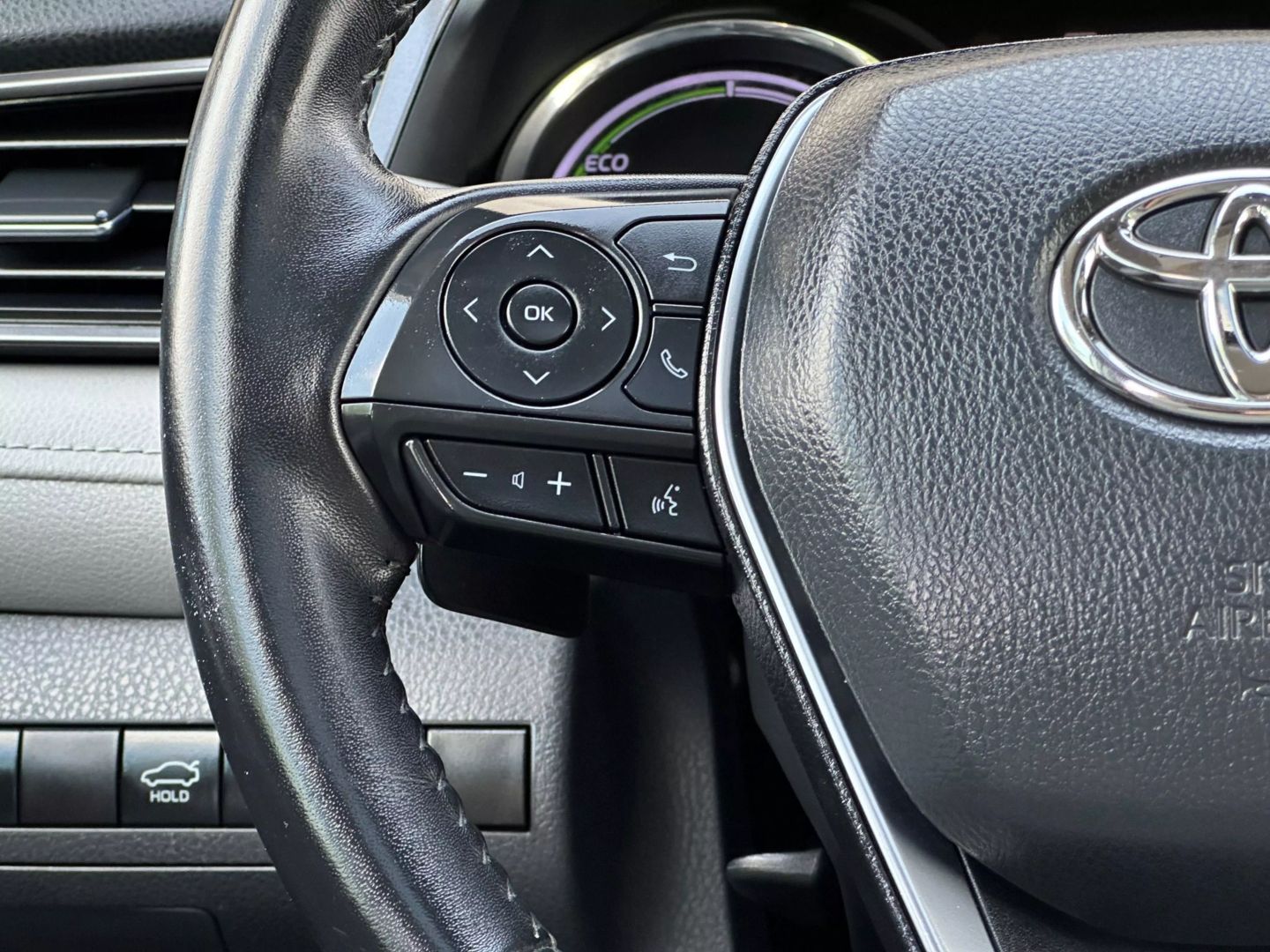2020 Toyota Camry Hybrid - Image 27
