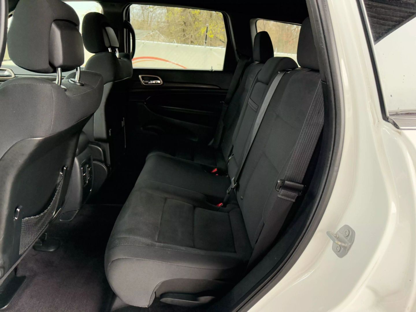 2017 Jeep Grand Cherokee - Image 18