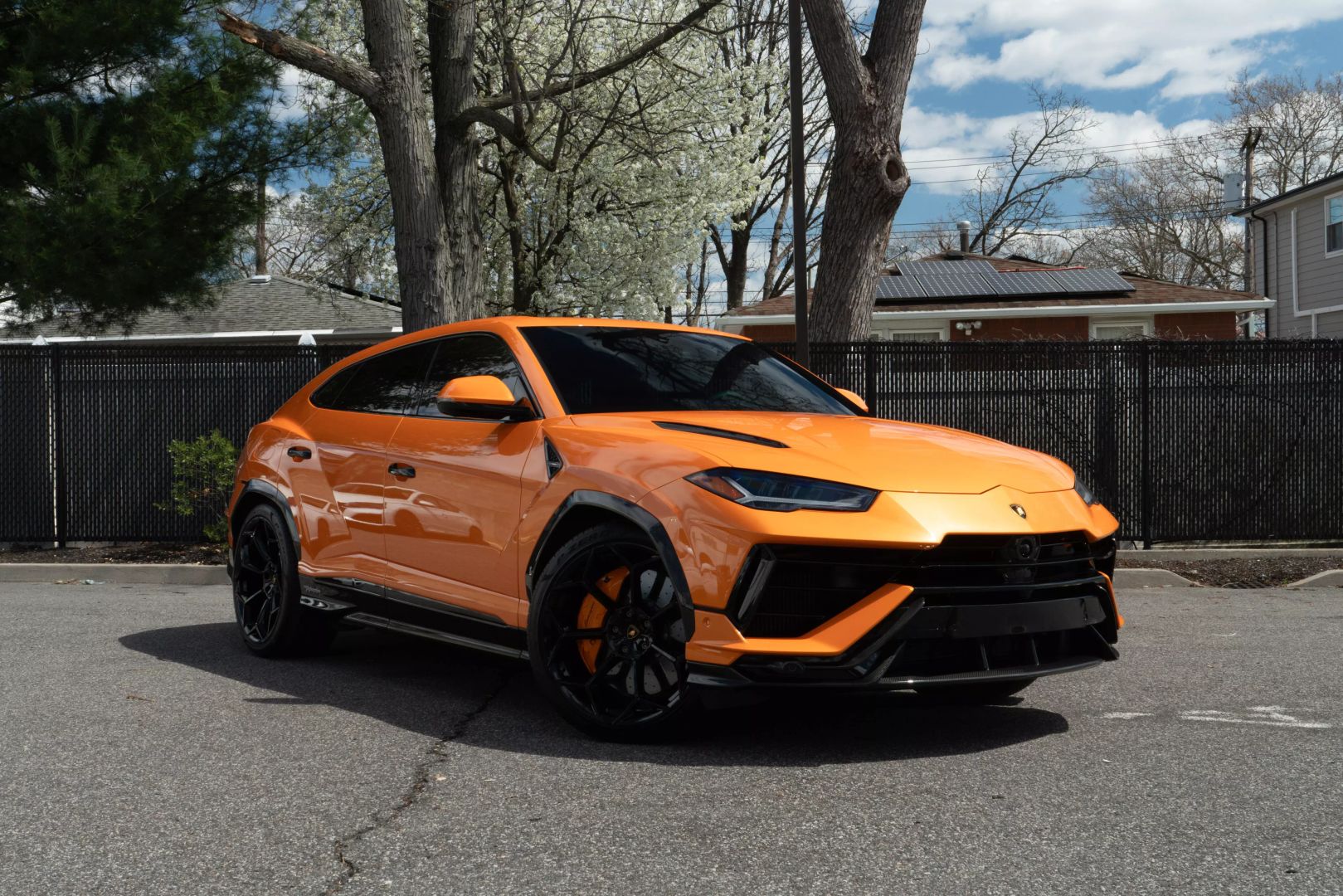 2023 Lamborghini Urus - Image 2