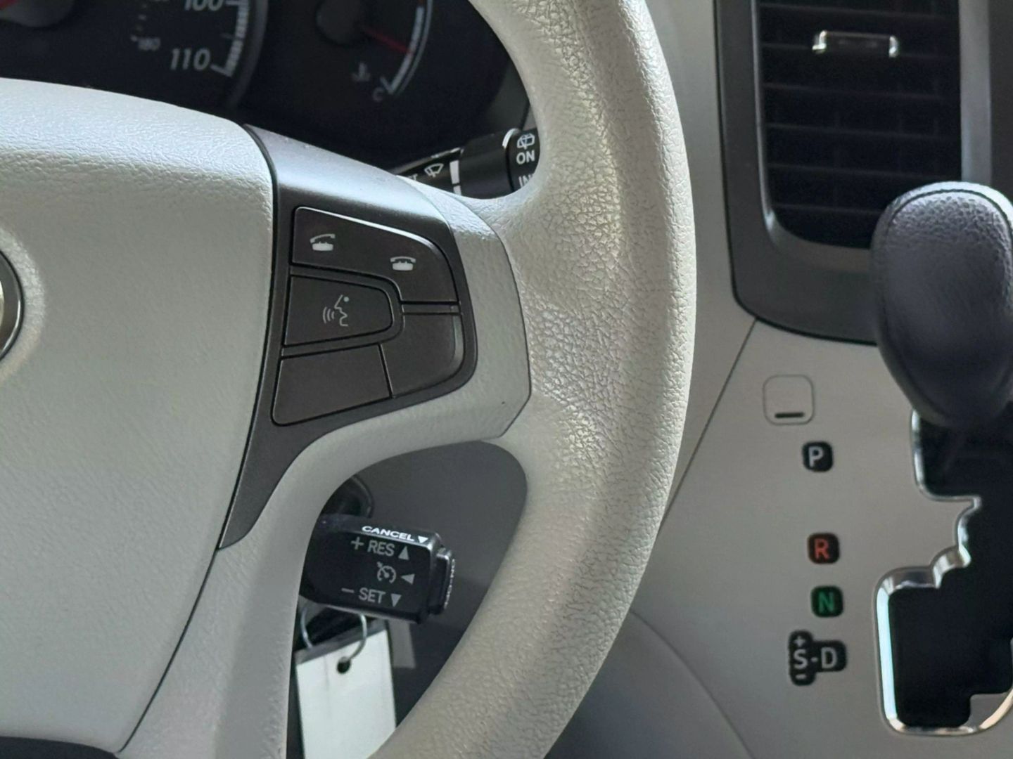 2013 Toyota Sienna - Image 26