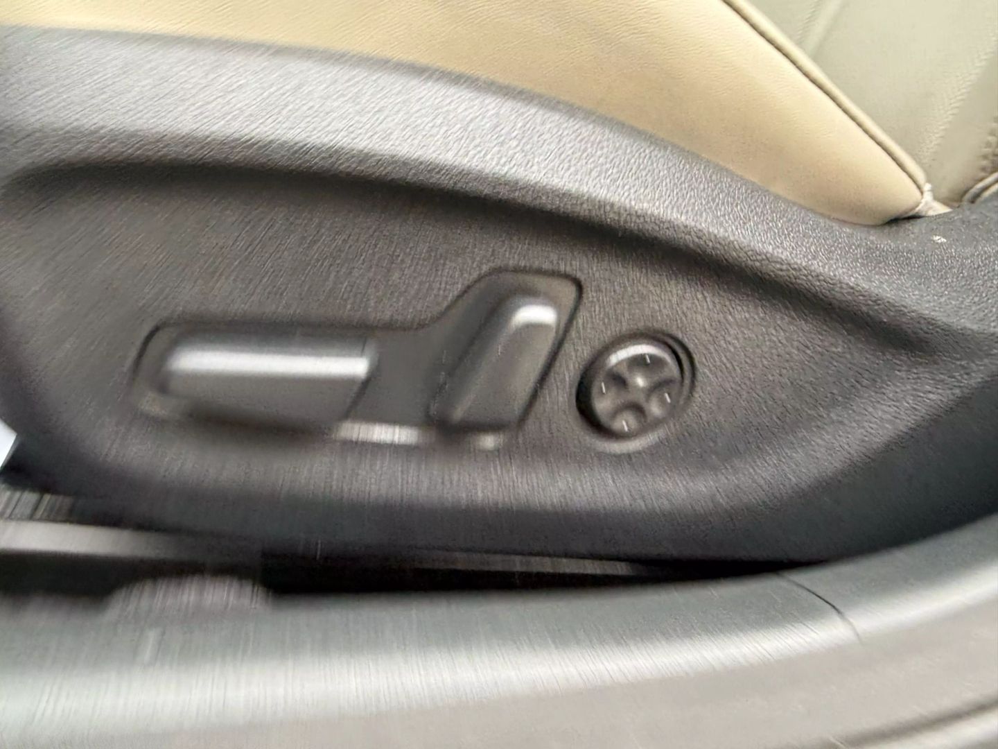2015 Hyundai Sonata - Image 18