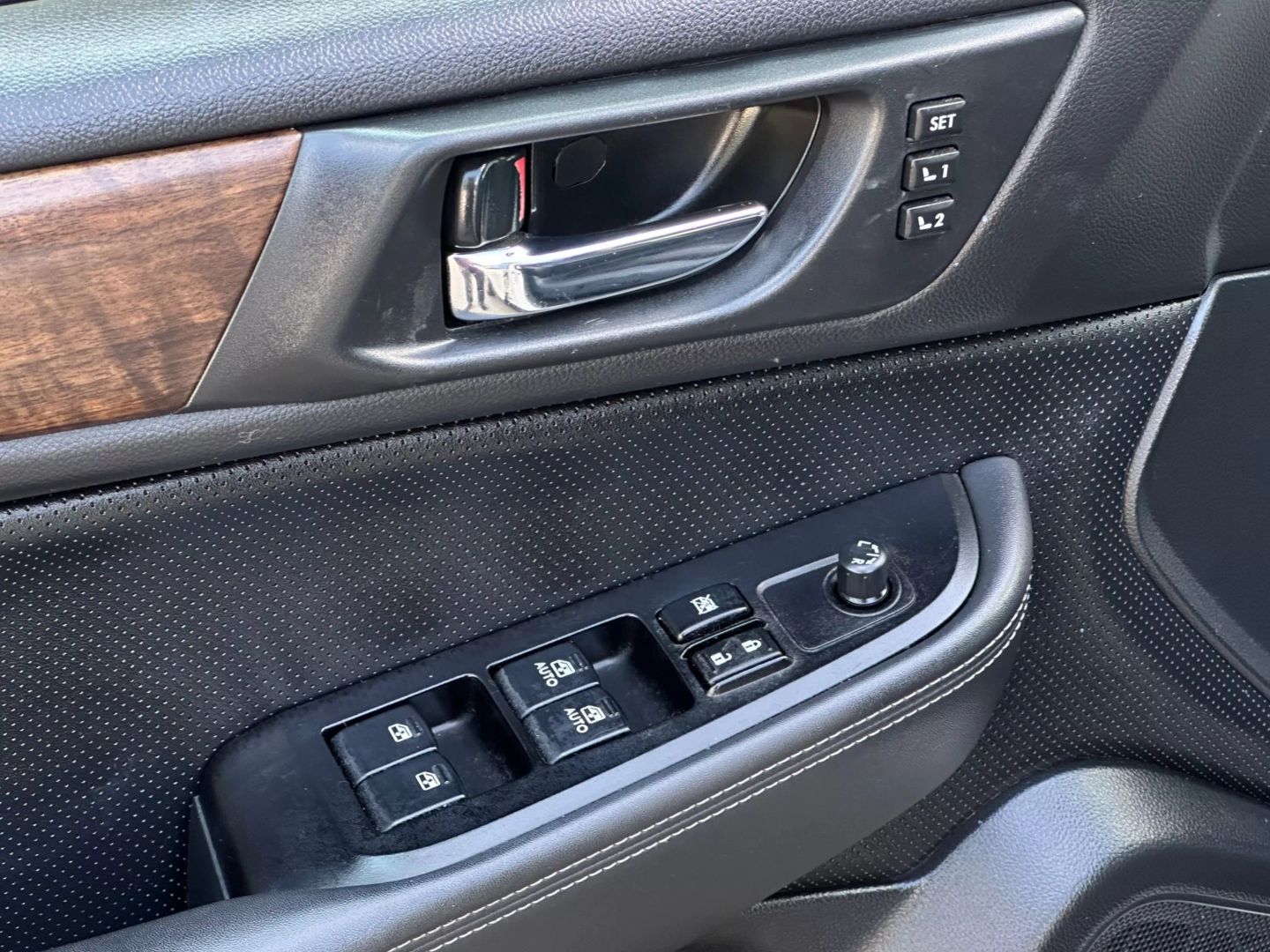 2015 Subaru Outback - Image 13