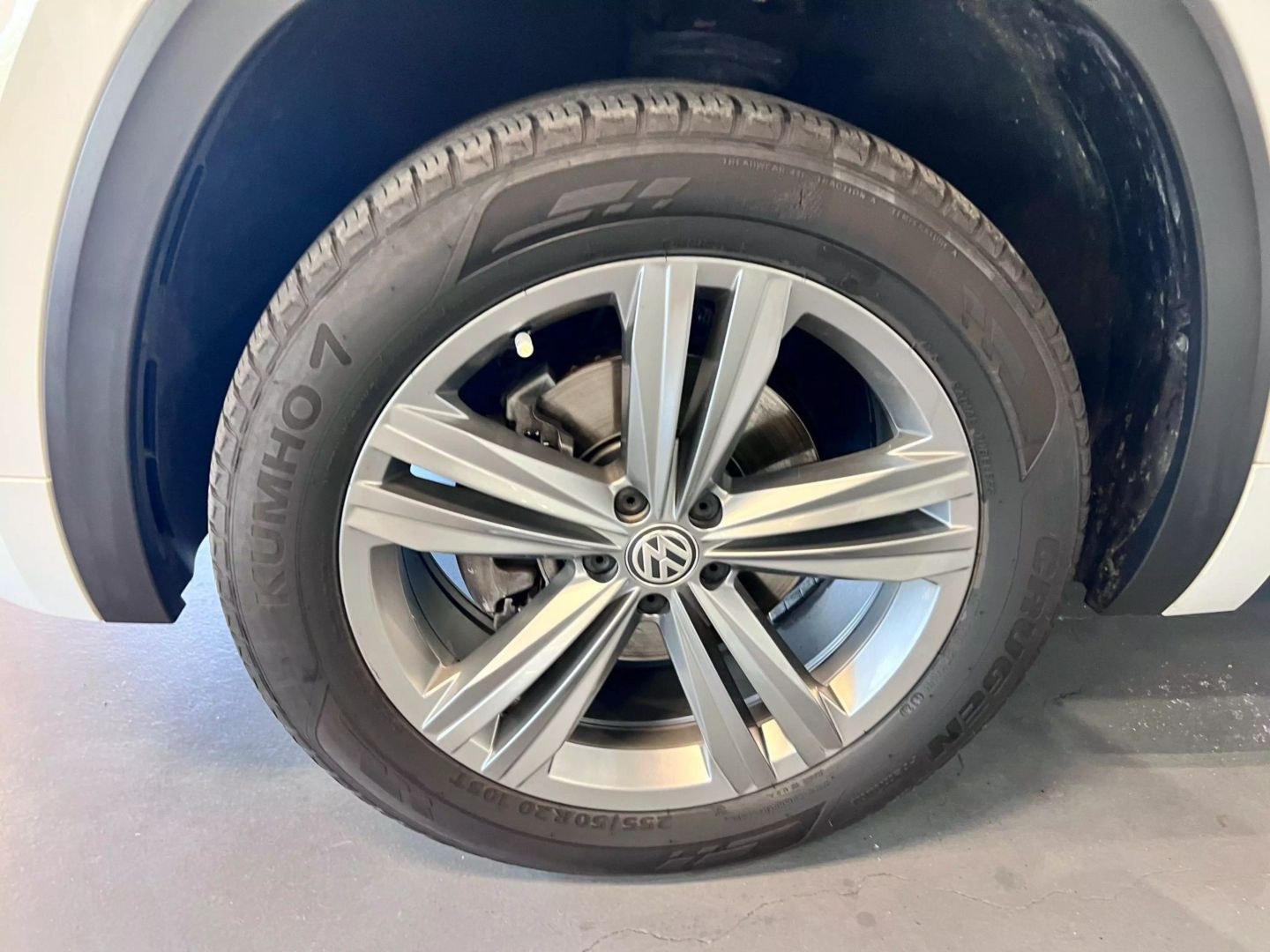 2019 Volkswagen Atlas Sel R-line Sport Utility 4d - Image 29