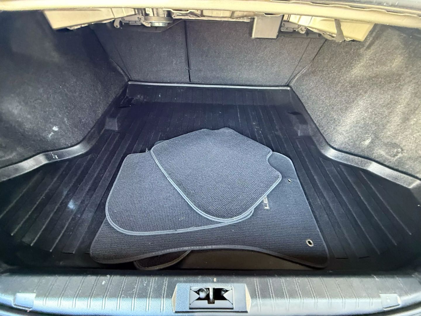 2017 Subaru Legacy - Image 20