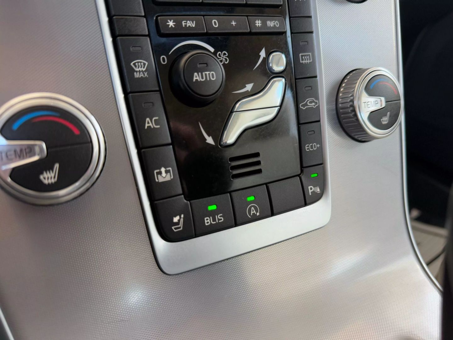 2017 Volvo S60 - Image 40